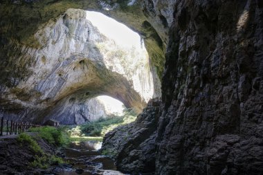 Devetashka mağara iç, Bulgaristan