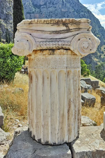 Ancient column in Ancient Greek archaeological site of Delphi — Stock Photo, Image