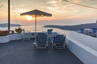 Imerovigli, Santorini Adası, Thira, Yunanistan kasabasında şaşırtıcı günbatımı manzara