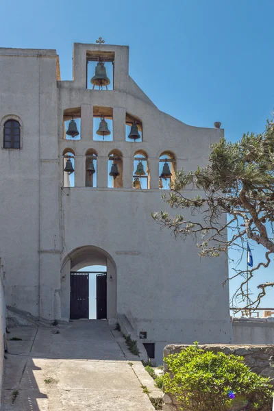 Campanario del Monasterio Profeta Elías, isla de Santorini, Thira, Grecia — Foto de Stock