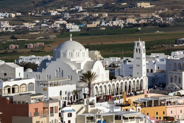 Vita kyrkan staden Fira, Santorini island, Thira, Grekland — Stockfoto