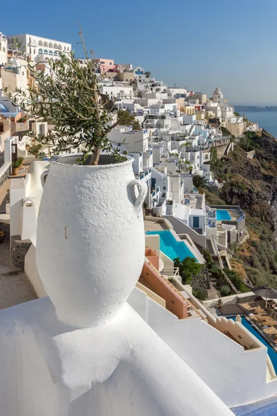 Vista panorámica de las casas blancas en Fira, isla de Santorini, Thira, Grecia — Foto de Stock