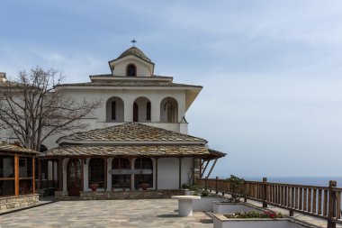 Şaşırtıcı görünümü Archangel Michael manastır Thassos Island, Yunanistan 
