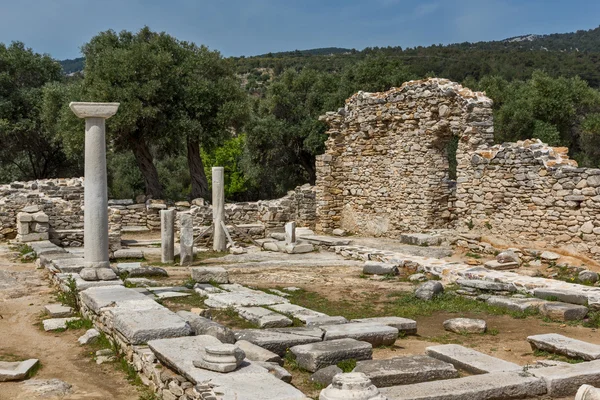 Panorama op de ruïnes van de oude kerk in de archeologische site van Aliki, Thassos island, Griekenland — Stockfoto