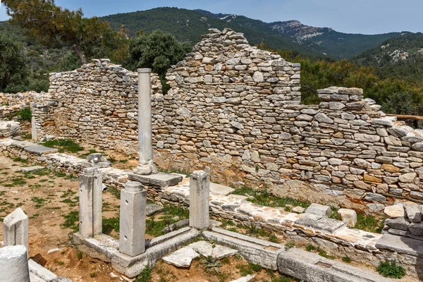 Vy innifrån av gamla kyrkan i arkeologiska platsen i Aliki, Thassos island, Grekland — Stockfoto