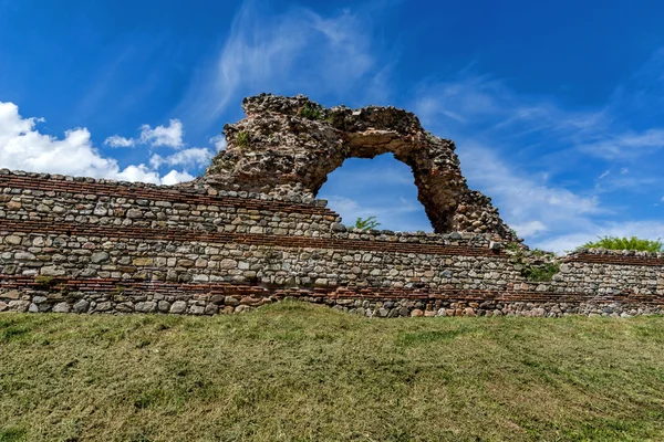 Ruinas de fortificaciones romanas en Diocletianopolis, ciudad de Hisarya, Bulgaria — Foto de Stock