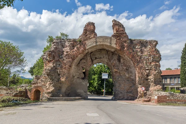 O portão sul - Os camelos das antigas fortificações romanas em Diocletianópolis, cidade de Hisarya, Bulgária — Fotografia de Stock