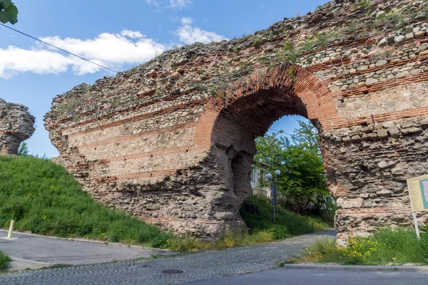 Westtor der römischen Stadtmauer von Diokletianopolis, Stadt Hisarya, Bulgarien — Stockfoto