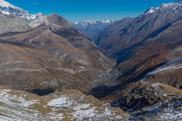 Vista panorámica desde el paraíso glaciar Matterhorn hasta Zermatt, Suiza — Foto de Stock