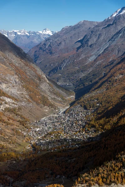 Podzimní krajina švýcarských Alp a Zermatt — Stock fotografie