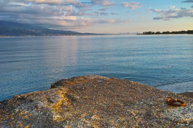 Nafpactos, Patra Rio ve Antirrio görünümünden arasında kablo köprü üzerinden günbatımı manzara