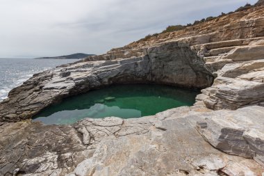 Temiz sularına Giola doğal havuzu Thassos Island, Yunanistan 