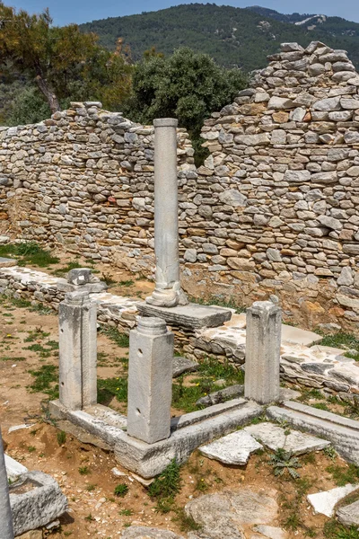 Vy innifrån av gamla kyrkan i arkeologiska platsen i Aliki, Thassos island, Grekland — Stockfoto