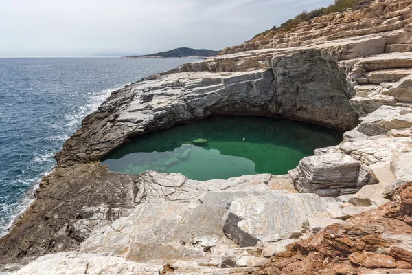 Panoramatický pohled na Giola přírodního koupaliště v ostrově Thassos, Řecko — Stock fotografie