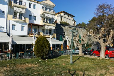 Tipik sokak ve eski ev Xanthi eski kasabasında, Yunanistan