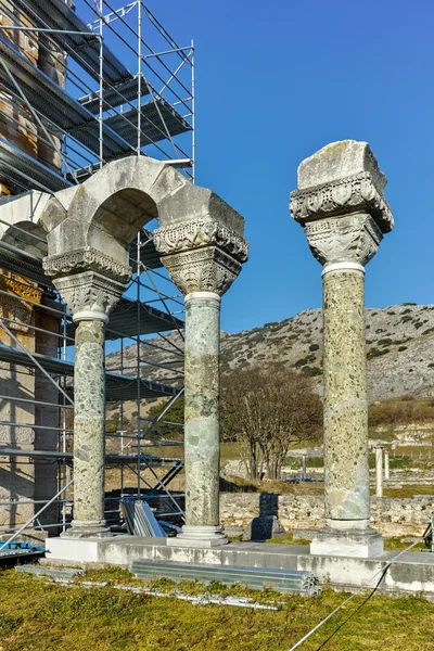 Columnas de la Basílica en el área arqueológica de la antigua Filipos, Grecia — Foto de Stock