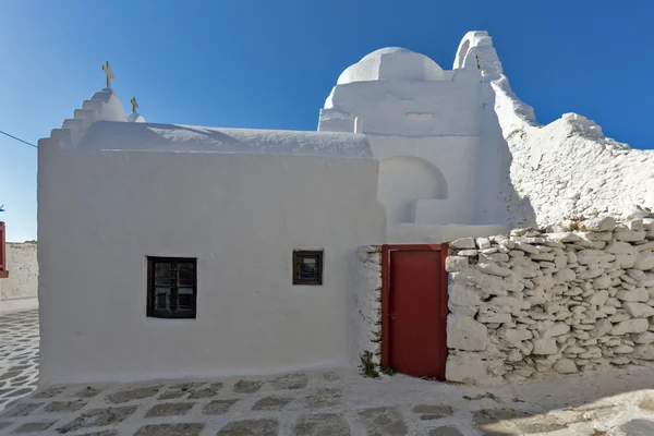 Vista panoramica della chiesa ortodossa bianca a Mykonos, Grecia — Foto Stock