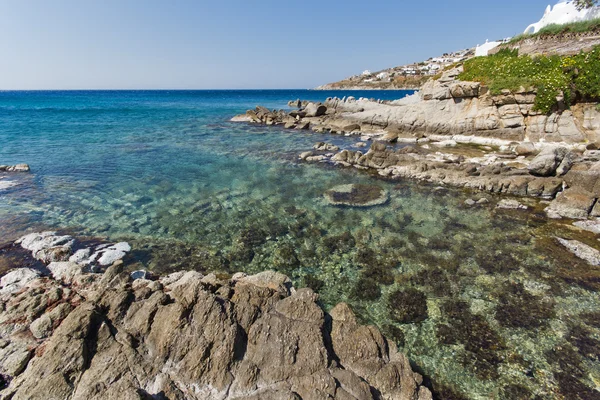 Rocas cerca de Platis Gialos Beach en Mykonos, Grecia — Foto de Stock