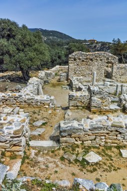 Arkeolojik Aliki, Thassos Island, Yunanistan, antik kilise kalıntıları sütunlarda