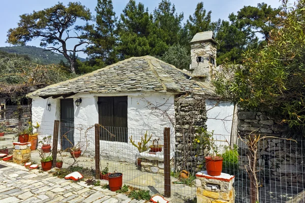 Oude stenen huis in het dorp van Aliki, Thassos island, Griekenland — Stockfoto