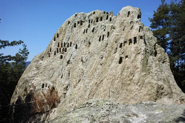 Antico Santuario Tracio Aquila Rocce vicino alla città di Ardino, regione di Kardzhali — Foto Stock