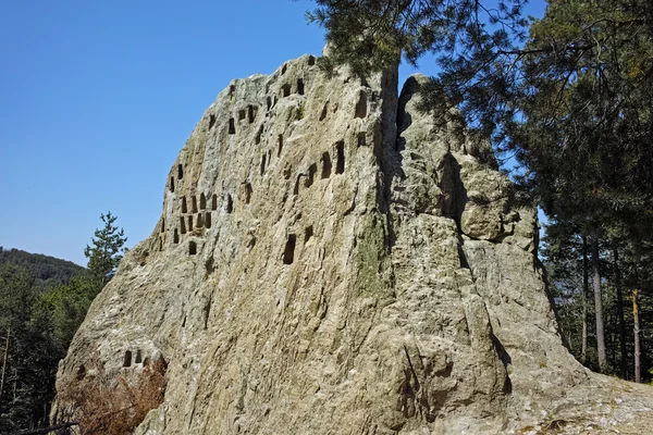 Thracische heiligdom Eagle rotsen in de buurt van de stad van Ardino in Rodopegebergte berg, Kardzhali regio — Stockfoto