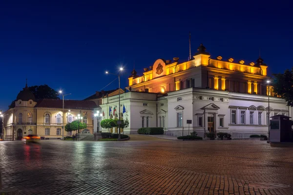 Increíble foto nocturna de la Asamblea Nacional en la ciudad de Sofía — Foto de Stock