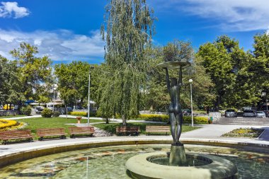 Hisarya, Bulgaristan şehrin merkezine park ve Çeşme