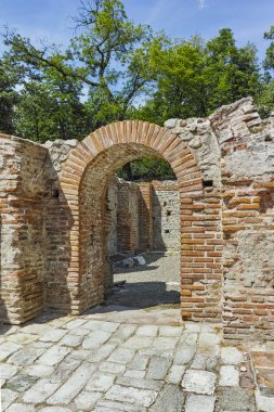 Diocletianopolis antik Termal Hamamları'nın girişi ve iç görünümü, Hisarya kasabası, Bulgaristan