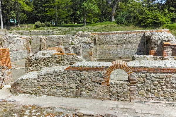 Vista panorámica de los antiguos baños termales de Diocletianopolis, ciudad de Hisarya, Bulgaria — Foto de Stock