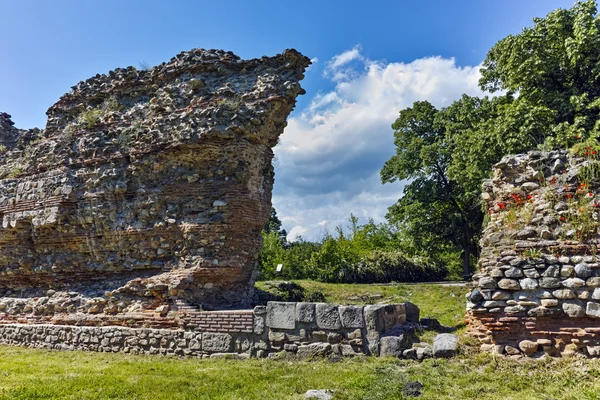 Remanings de fortificaciones romanas en Diocletianopolis, ciudad de Hisarya, Bulgaria — Foto de Stock