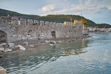 Bağlantı noktası Nafpaktos şehir kale duvara