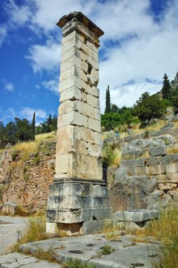 Delphi antik Yunan arkeolojik site sütunları