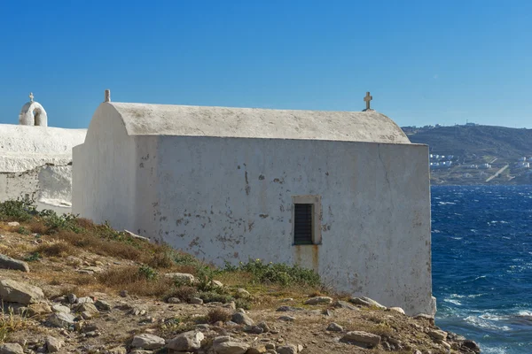 Piccola chiesa ortodossa bianca a Mykonos, Isole Cicladi — Foto Stock
