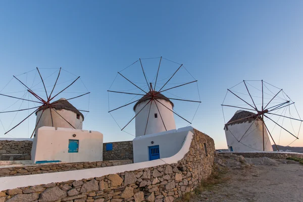 Witte molen op het eiland Mykonos, Cycladen — Stockfoto