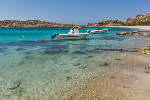 Clean Waters of Paranga Beach on the island of Mykonos, Cyclades — Stock Photo, Image