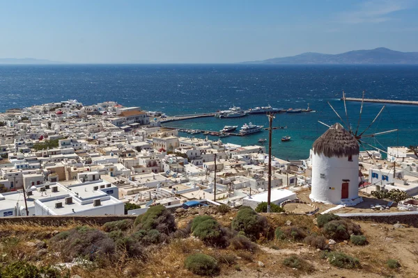 Increíble Panorama de molino de viento blanco e isla de Mykonos, Cícladas —  Fotos de Stock