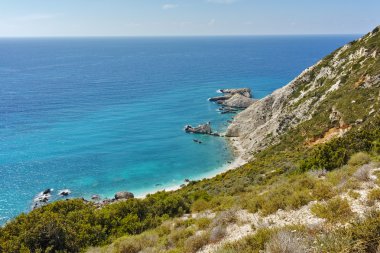 Petani Beach, Kefalonia, oniki adalar manzarasına