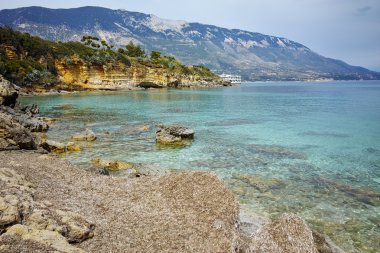 Pesada beach, Kefalonia, oniki adalar manzarasına