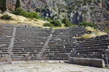 Amfitiyatro Delphi antik Yunan sit alanı içinde