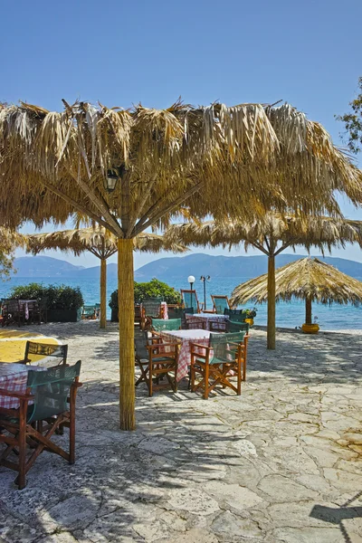 Типовий грецький таверна в селі Karavomilos, Kefalonia, Іонічні острови — стокове фото