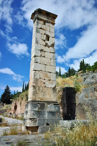 Colonna nel sito archeologico greco antico di Delfi — Foto Stock