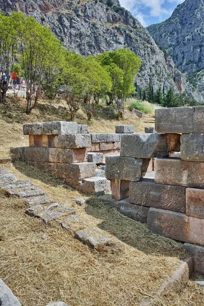 Colums in Ancient Greek archaeological site of Delphi — Stock Photo, Image
