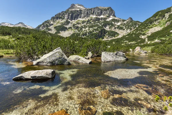 Landscape of Dzhangal peak and Banski lakes, Pirin Mountain — Stock Photo, Image