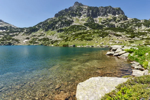 Verbazingwekkende landschap van Dzhangal peak en Popovo lake, Pirin-gebergte — Stockfoto