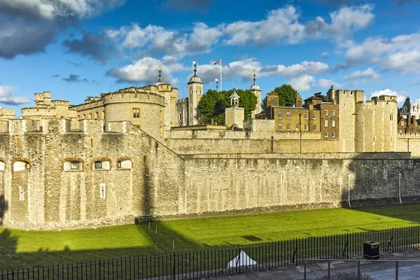 Coucher de soleil sur la Tour historique de Londres, Angleterre — Photo