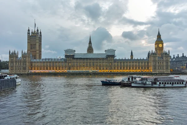 Fotos noturnas de Casas do Parlamento com Big Ben, Palácio Westminster, Londres — Fotografia de Stock