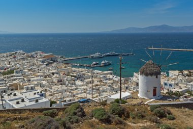 Panorama beyaz yel değirmeni ve Mikonos Adası, Cyclades