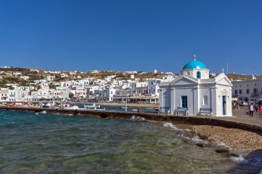 Mikonos kentine, Cyclades noktasında küçük Ortodoks Kilisesi