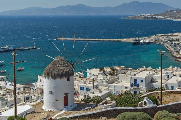 Fantastische Panorama van de witte molen en eiland Mykonos, Cycladen — Stockfoto